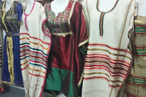Tenues traditionnelles djerbiennes : Élégance et authenticité